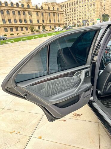 Mercedes E 320 2000, 292,000 km - 3.2 l - Bakı