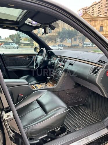 Mercedes E 320 2000, 292,000 km - 3.2 l - Bakı