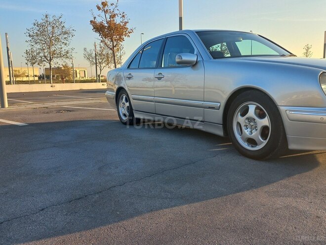 Mercedes E 220 2001, 400,000 km - 2.2 l - Bakı