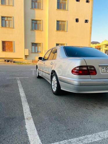 Mercedes E 220 2000, 145,000 km - 2.2 l - Bakı
