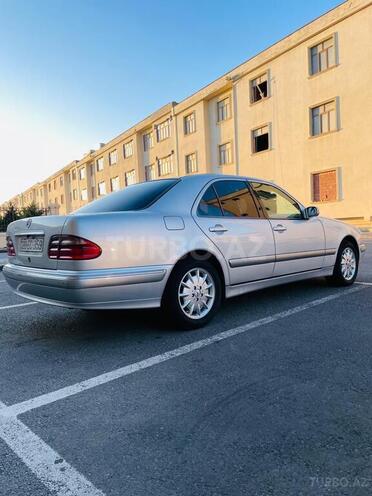Mercedes E 220 2000, 145,000 km - 2.2 l - Bakı