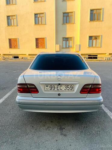 Mercedes E 220 2000, 145,000 km - 2.2 l - Bakı