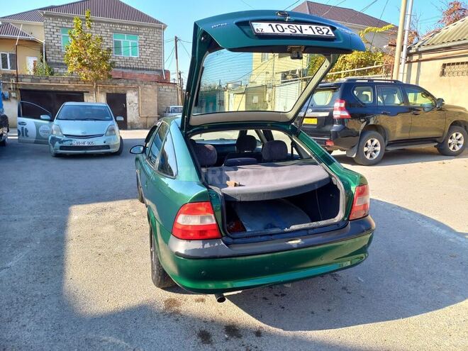 Opel Vectra 1996, 260,000 km - 2.0 l - Bakı