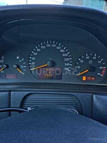 Mercedes E 240 2000, 300,000 km - 2.4 l - Bakı