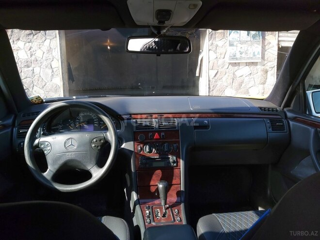 Mercedes E 220 2001, 536,000 km - 2.2 l - Bakı