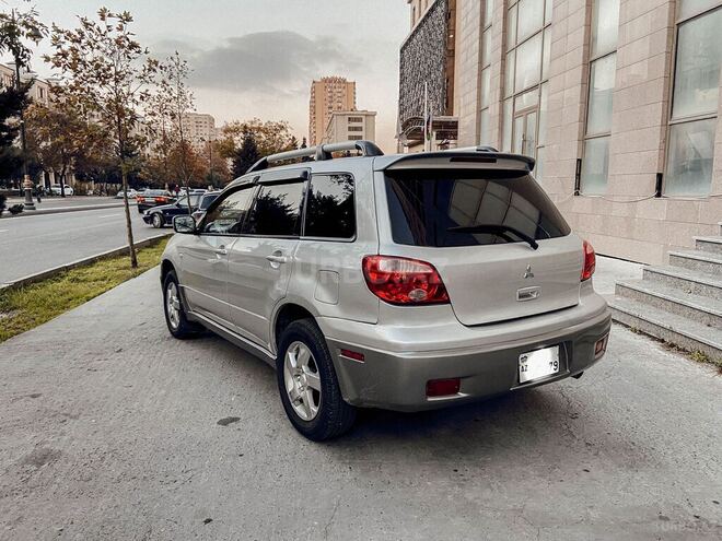 Mitsubishi Outlander 2003, 250,000 km - 2.4 л - Bakı