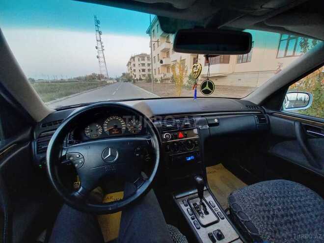 Mercedes E 220 1999, 422,000 km - 2.2 л - Bakı