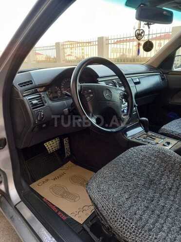 Mercedes E 220 1999, 422,000 km - 2.2 л - Bakı