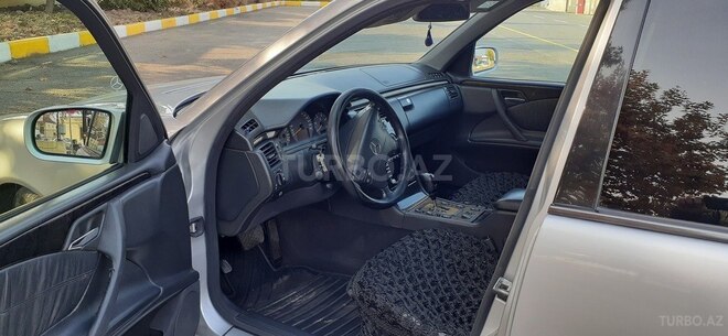 Mercedes E 320 2001, 400,200 km - 3.2 l - Qazax