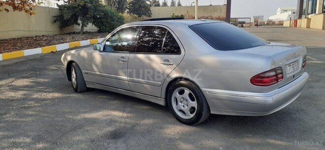 Mercedes E 320 2001, 400,200 km - 3.2 l - Qazax