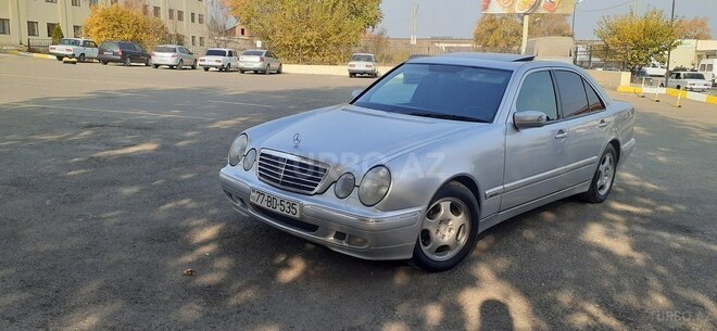 Mercedes E 320 2001, 400,200 km - 3.2 l - Qazax