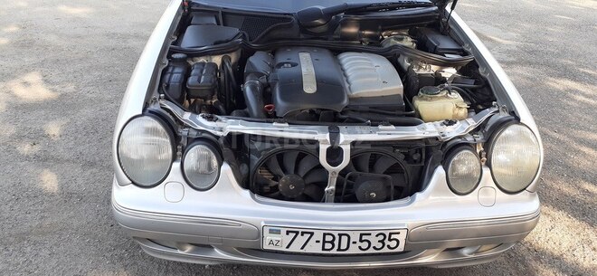 Mercedes E 320 2001, 400,200 km - 3.2 l - Qazax
