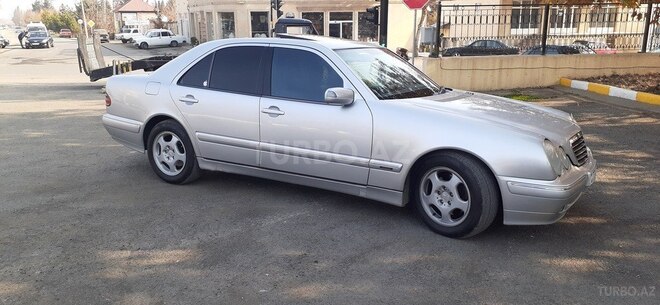 Mercedes E 320 2001, 400,200 km - 3.2 l - Qazax
