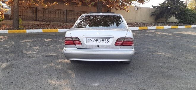 Mercedes E 320 2001, 400,200 km - 3.2 l - Qazax