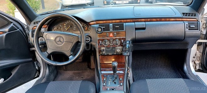 Mercedes E 230 1997, 343,000 km - 2.3 л - Bakı