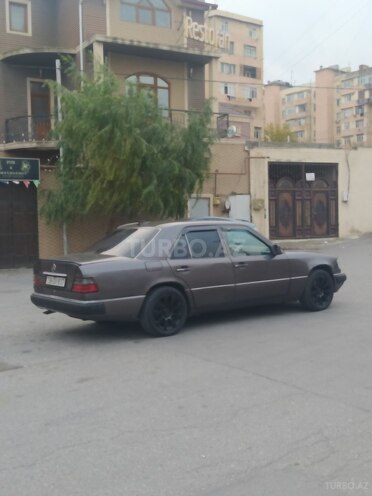 Mercedes E 200 1994, 121,346 km - 2.0 l - Bakı