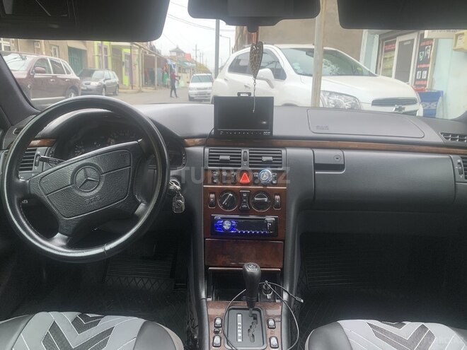 Mercedes E 300 1996, 300,000 km - 3.0 l - Bakı