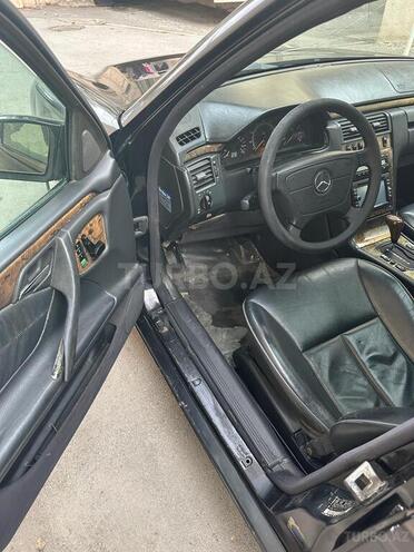 Mercedes E 320 1996, 200,000 km - 3.2 l - Bakı