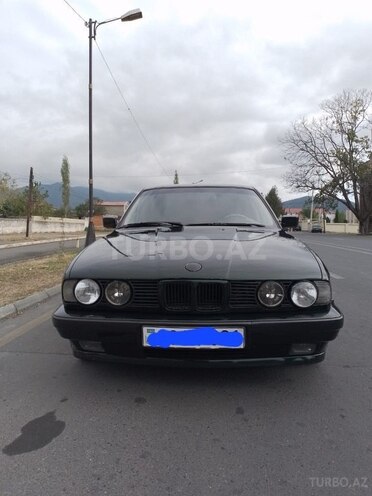BMW 525 1989, 300,000 km - 2.5 л - Qax