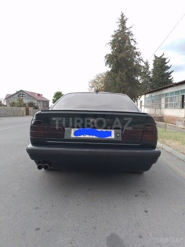 BMW 525 1989, 300,000 km - 2.5 л - Qax