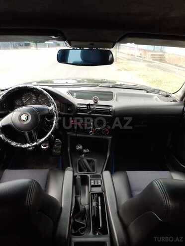 BMW 525 1989, 300,000 km - 2.5 л - Qax