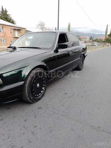 BMW 525 1989, 300,000 km - 2.5 л - Qax