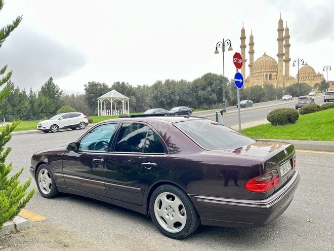 Mercedes E 280 2001, 181,500 km - 2.8 l - Bakı