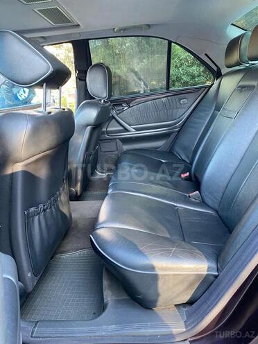 Mercedes E 280 2001, 181,500 km - 2.8 l - Bakı