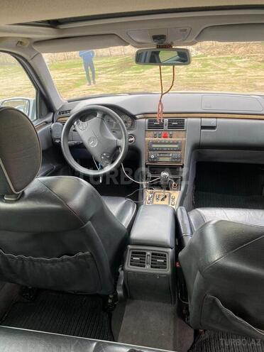 Mercedes E 200 2000, 360,321 km - 2.0 l - Bakı