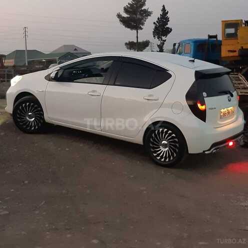 Toyota Prius C 2014, 185,000 km - 1.5 l - Yevlax