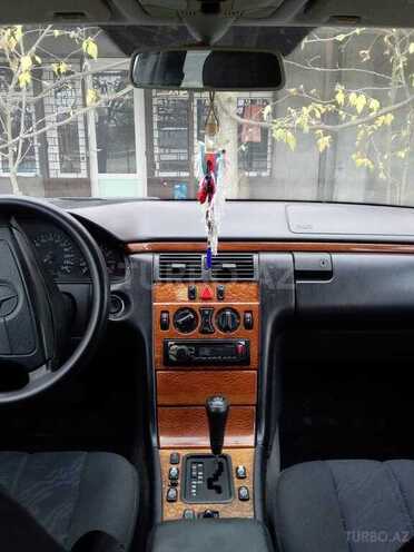Mercedes E 230 1997, 258,074 km - 2.3 л - Ucar