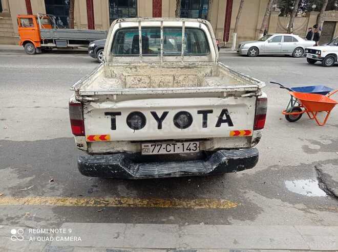 Toyota Hilux 2000, 385,000 km - 2.5 l - Bakı