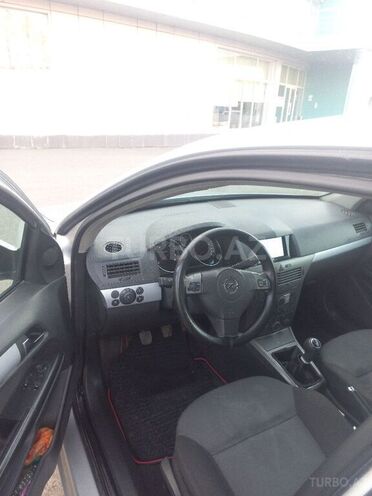 Opel Astra 2005, 156,000 km - 1.6 l - Qazax