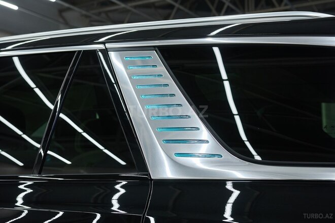 Hongqi E-HS9