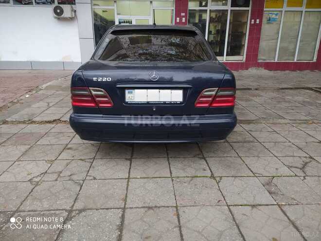 Mercedes E 220 2001, 410,000 km - 2.2 л - Sumqayıt