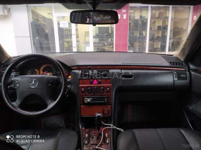 Mercedes E 220 2001, 410,000 km - 2.2 л - Sumqayıt