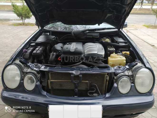 Mercedes E 220 2001, 410,000 km - 2.2 л - Sumqayıt