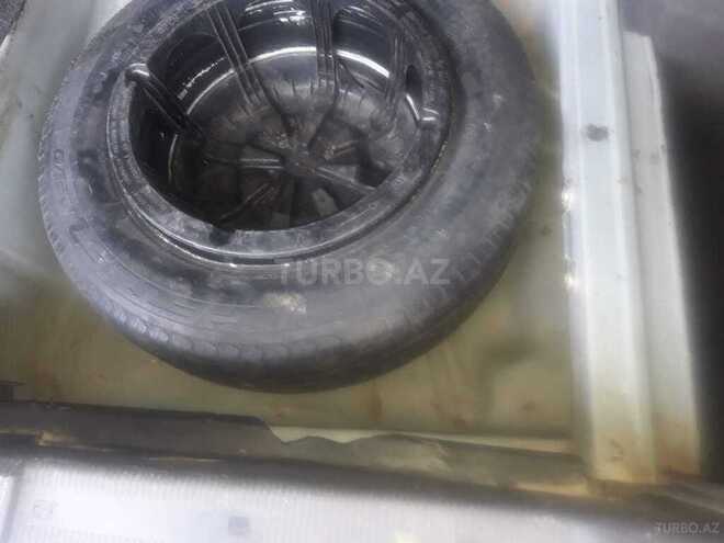 Mercedes E 220 1999, 137,573 km - 2.2 л - Qazax