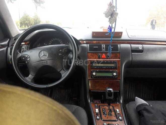 Mercedes E 220 1999, 137,573 km - 2.2 л - Qazax