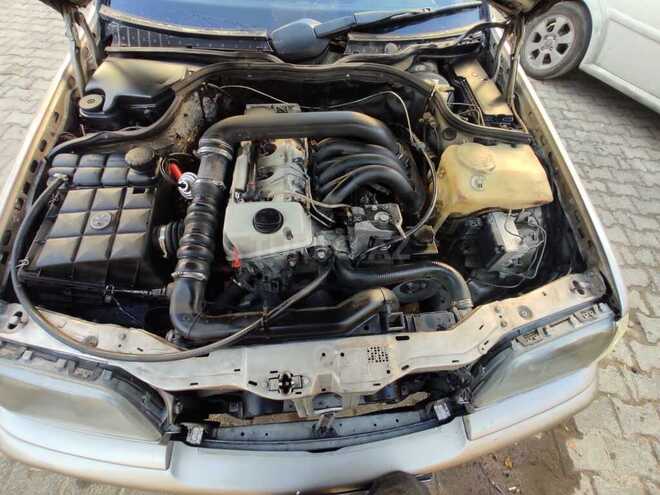 Mercedes C 250 1997, 300,000 km - 2.5 l - Bakı