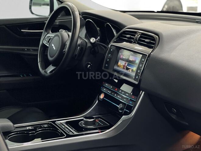 Jaguar XE 2017, 35,000 km - 2.0 l - Bakı