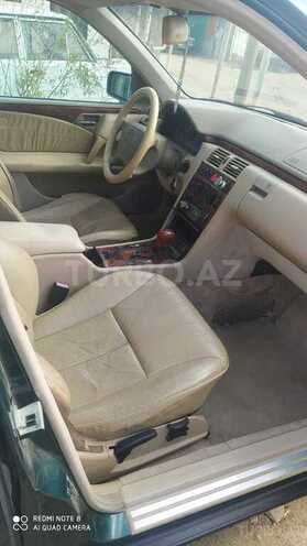 Mercedes E 240 1999, 325,200 km - 2.4 л - Bakı