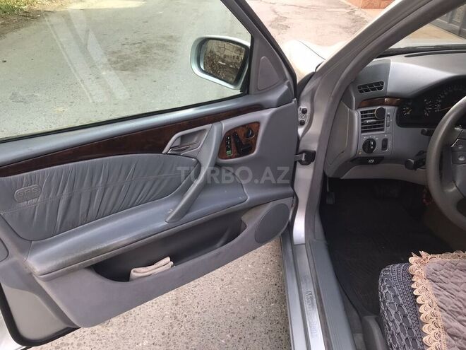 Mercedes E 240 2001, 370,000 km - 2.4 l - Bakı