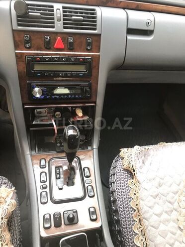 Mercedes E 240 2001, 370,000 km - 2.4 l - Bakı
