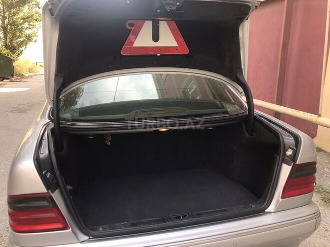 Mercedes E 240 2001, 370,000 km - 2.4 l - Bakı