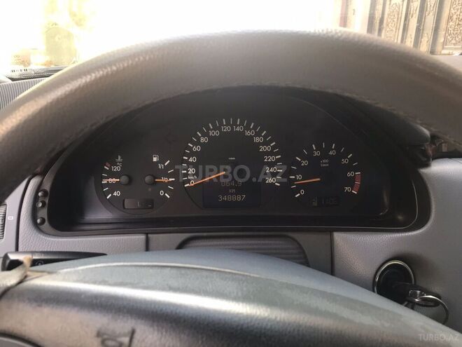 Mercedes E 240 2001, 370,000 km - 2.4 l - Bakı