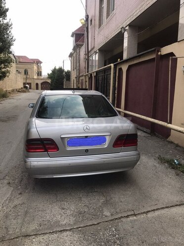 Mercedes E 240 2001, 370,000 km - 2.4 l - Bakı