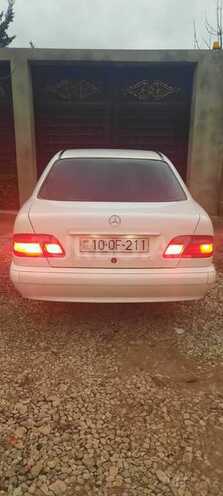 Mercedes E 220 2001, 423,330 km - 2.2 l - Bakı