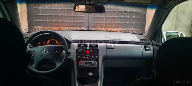 Mercedes E 220 2001, 423,330 km - 2.2 l - Bakı