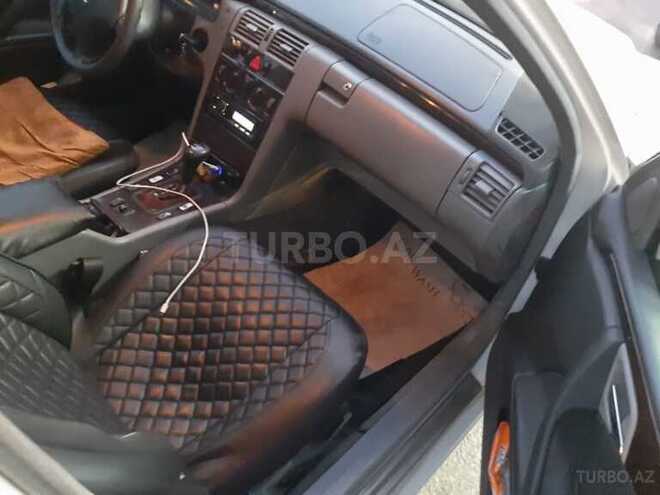 Mercedes E 220 2001, 423,330 km - 2.2 l - Bakı